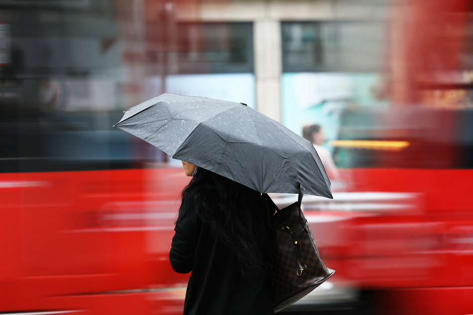 Bis zum Wochenende wird es in Nordrhein-Westfalen viel Regen geben. Dafür werden die Temperaturen aber auch wieder etwas milder (Symbolbild).
