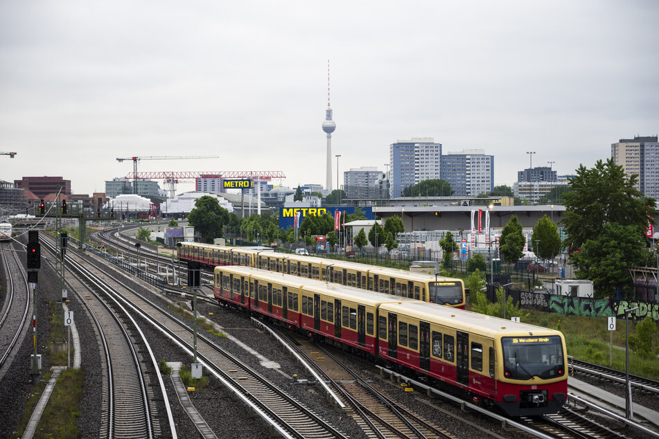 Die Bauarbeiten der Deutschen Bahn dürften für viele Berliner Bahnreisende Umwege bedeuten.