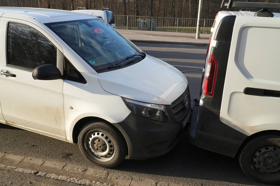Außerdem waren zwei Transporter in den Crash verwickelt.