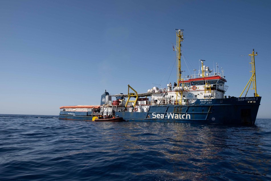 Sea-Watch rettet dritten Tag in Folge Dutzende Migranten aus Seenot