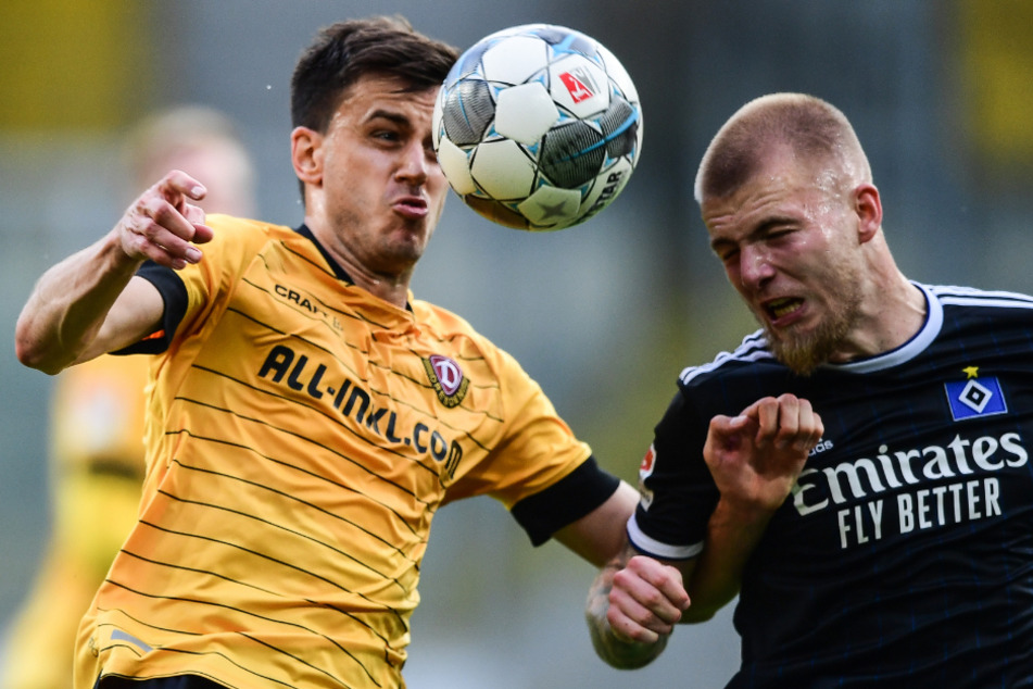 Alexander Jeremejeff (l.) in Aktion mit Rick van Drongelen (r.) vom Hamburger SV.