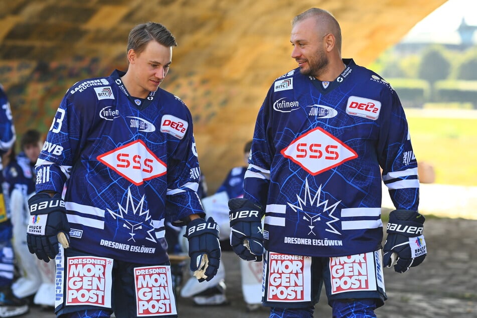 Beim Fotoshooting war David Rundqvist (32, l.) dabei und plauderte mit Tomas Sykora (34). Zusammen gespielt haben sie bisher nicht. Wird sich dies am Sonntag ändern?