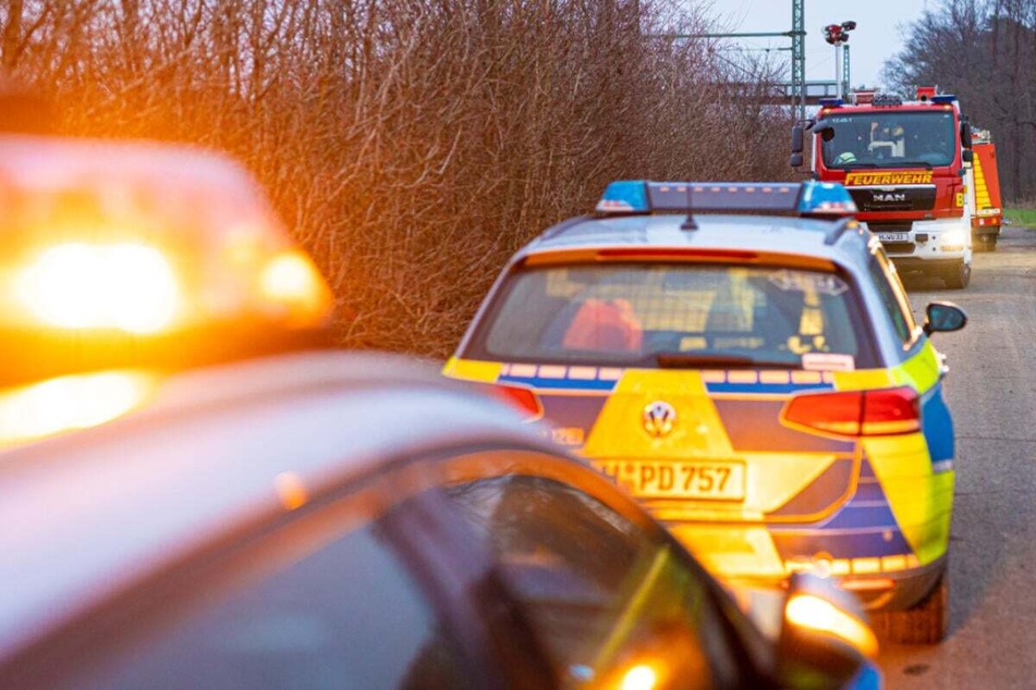 Polizei und Feuerwehr waren mit einem Großaufgebot im Einsatz und durchkämmten ein Waldstück in der Nähe von Wunstorf.