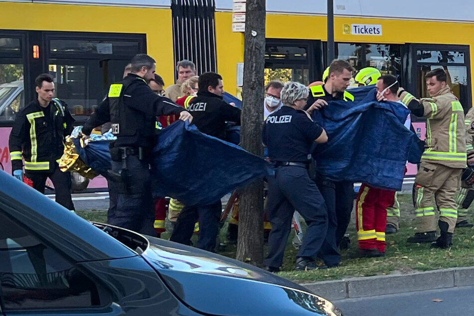 Fußgängerin bei Unfall mit Tram in Berlin-Hellersdorf tödlich verletzt
