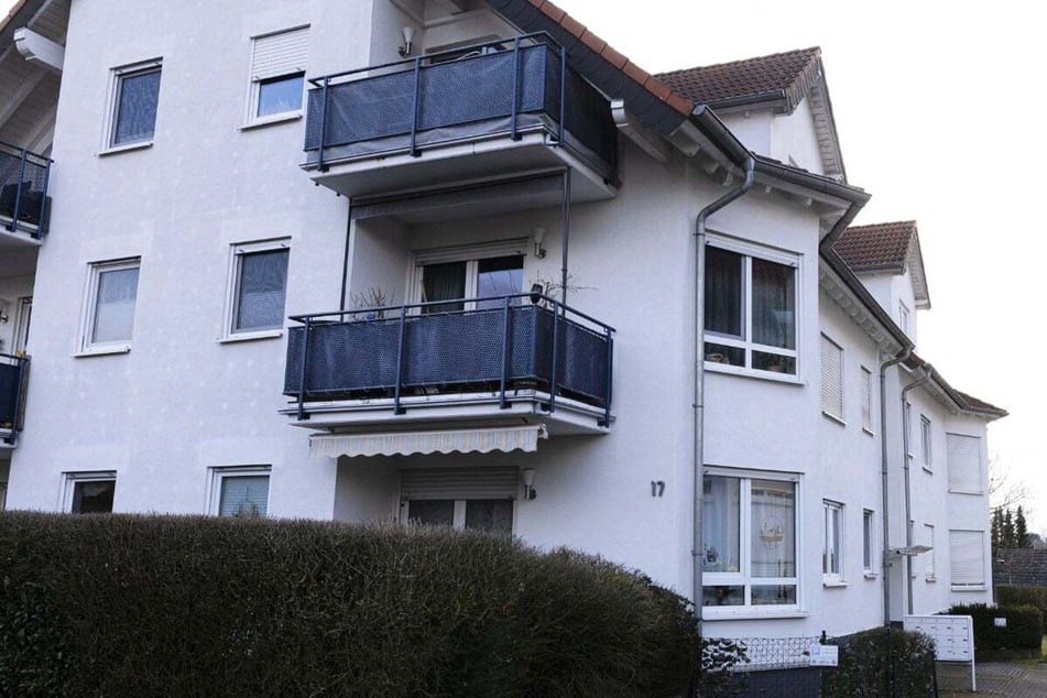 In diesem Wohnhaus im Zeisigweg in Nidderau-Ostheim wurde die Leiche der 45-Jährigen entdeckt.