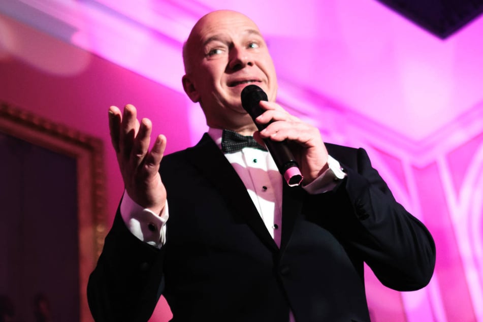 Berlins Regierender Bürgermeister Kai Wegner (53, CDU) muss seinen "Weihnachts-Pflichten" nachkommen.