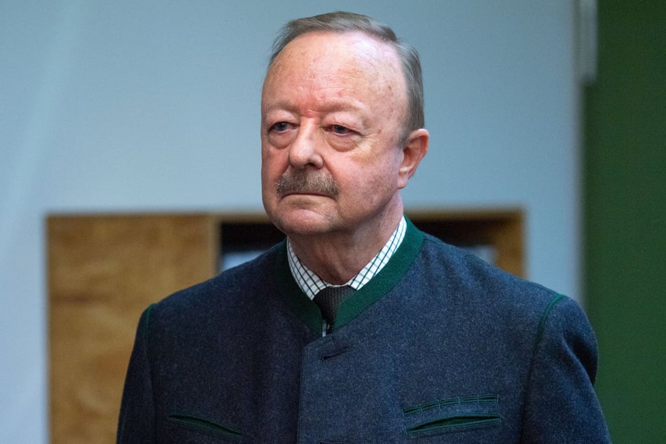 Ex-Banker Georg Bromme (76) wurde der lockere Umgang mit den Sparkassen-Geldern zum Verhängnis. Doch was bedeutet das für sein Ruhegeld?