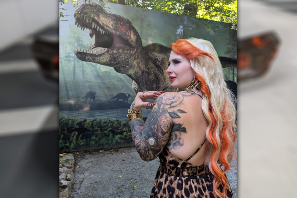 Die Influencerin ist seit Jahren großer Fan des Dino-Franchises.