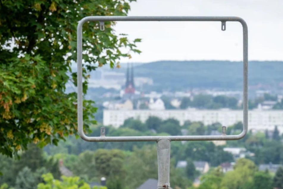 Gefährlicher Eingriff in den Straßenverkehr: "Ortstafeln sind keine Souvenirs"