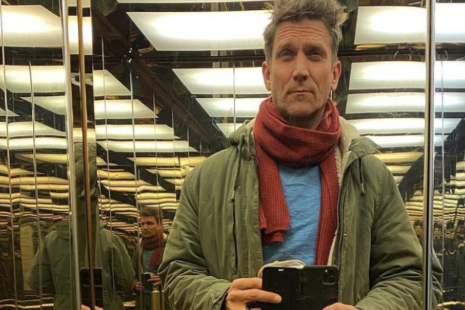 Dieses Fahrstuhl-Selfie hatte für Peer Kusmagk ein kurzes Nachspiel.