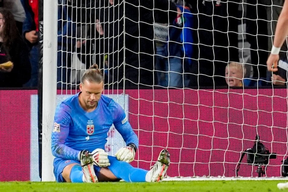 Ganz bitter gelaufen: Nach dem 2:1 von Wales musste sich Ørjan Nyland (36) erst einmal wieder sammeln.