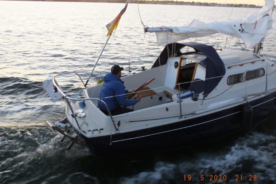 Der Dieb macht sich mit dem Boot "Sternschnuppe" auf und davon.
