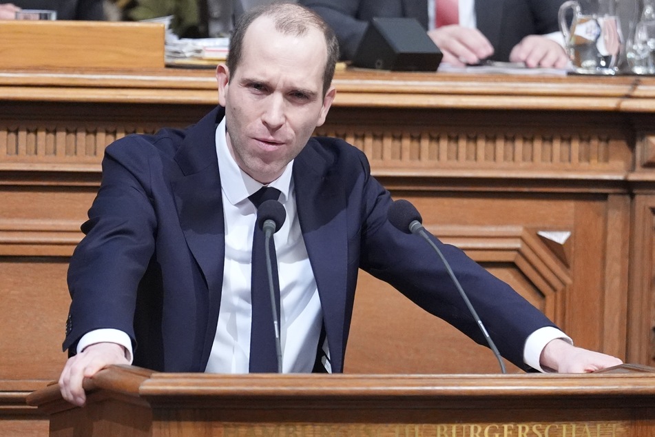 Landesvorsitzender Dennis Thering (40, CDU) sieht seine Partei jetzt in "Schlagdistanz zur SPD".