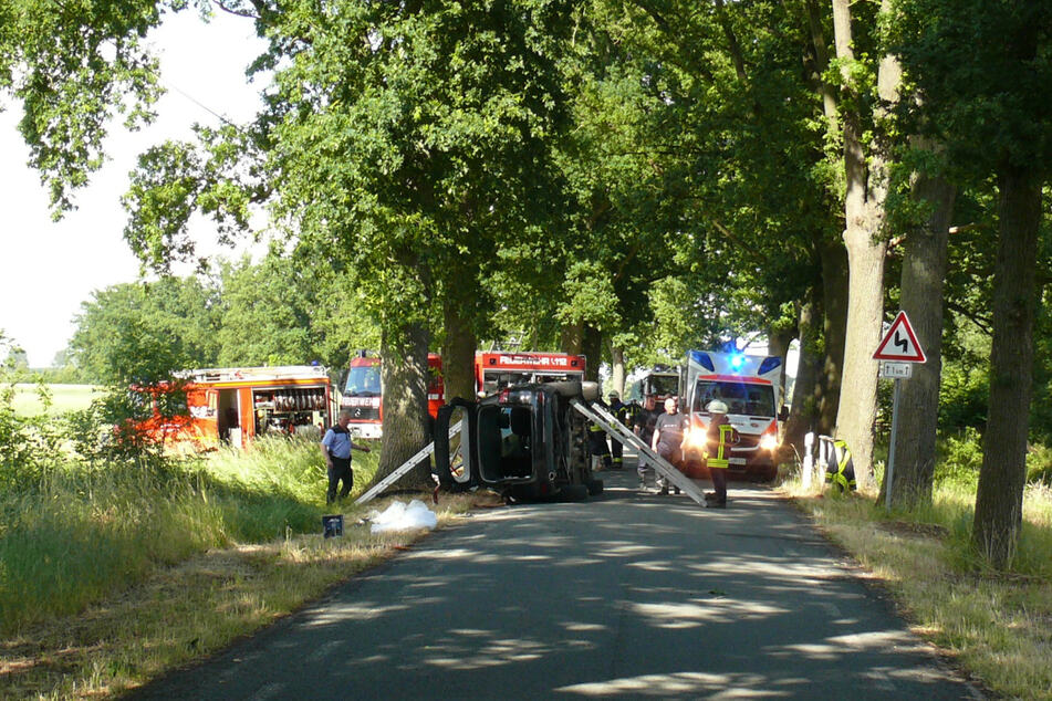 Nur wenige Kilometer entfernt zog sich eine 63-jährige Frau ebenfalls schwere Verletzungen während eines Unfalls zu.
