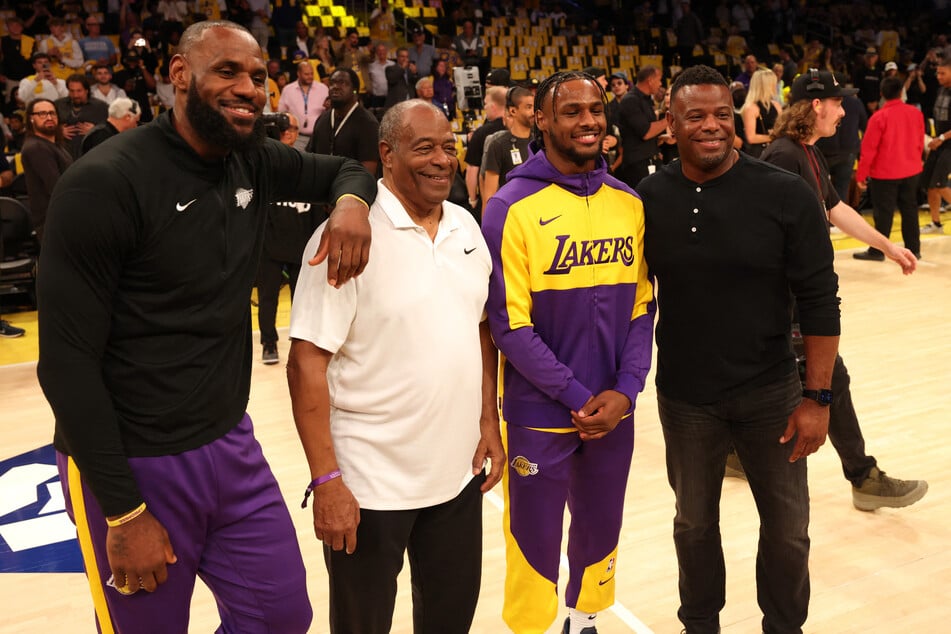 Los Angeles Lakers forward LeBron James (l.) and his son, guard Bronny James (second to r.) talk to former Major League Baseball players Ken Griffey, Sr. (second to l.) and Ken Griffey, Jr. (r.) before a game against the Minnesota Timberwolves at Crypto.com Arena.