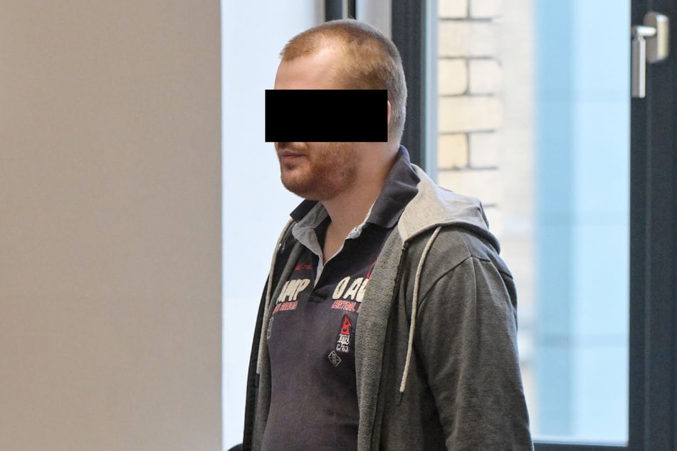 Im Drogenrausch klaute Maximilian E. (26) wie ein Rabe, legte auch ab und an Feuer. Jetzt soll ihm eine Therapie helfen.