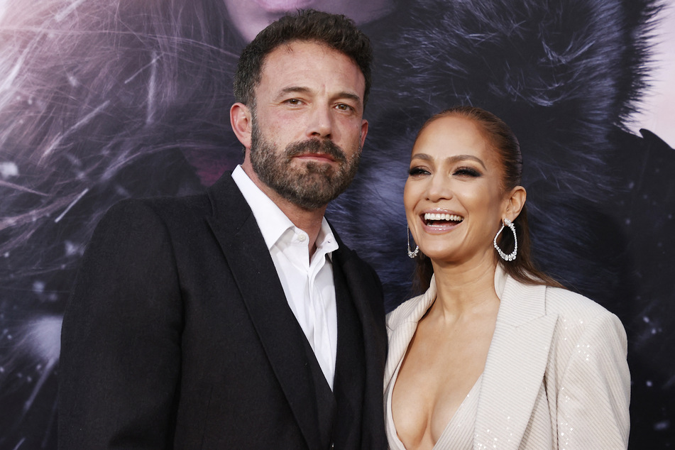 After a seemingly tense argument at the LA premiere for The Mother, Bennifer is all smiles on the red carpet.