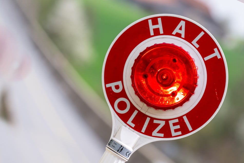 Polizei stoppt ein Auto und stößt auf gleich mehrere Vergehen!