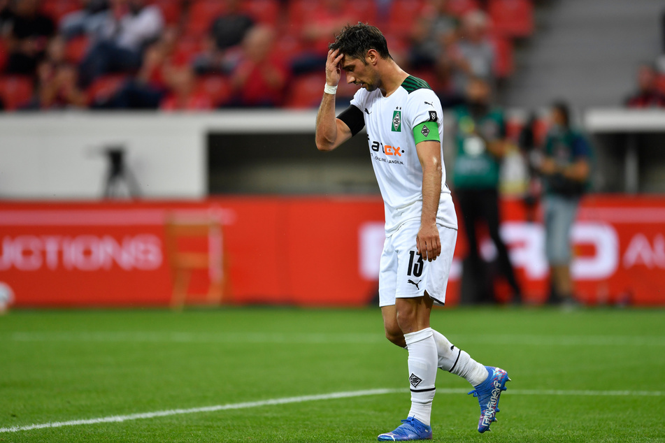 Klappt nicht immer! Borussia-Kapitän Lars Stindl (33) greift sich enttäuscht an die Stirn, nachdem er am 2. Spieltag einen Strafstoß verschossen hatte.