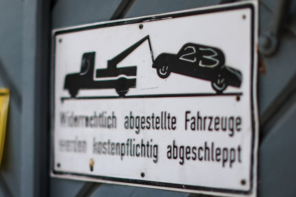 Falschparker müssen mit Kosten von bis zu 439 Euro rechnen, wenn das Auto abgeschleppt wird.