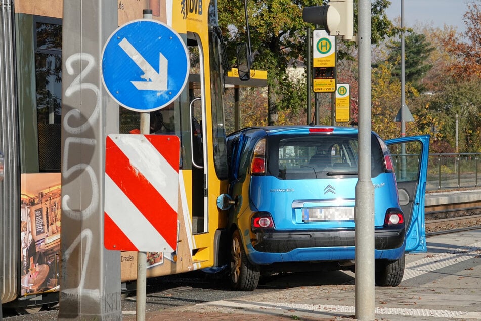 Der 78-jährige Fahrer des Citroën wurde leicht verletzt. Das Auto erlitt einen Totalschaden.