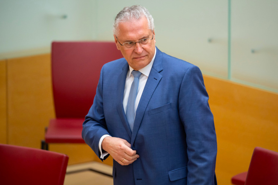 Laut Joachim Herrmann (CSU), Innenminister von Bayern, werden verstoße konsequent sanktioniert.