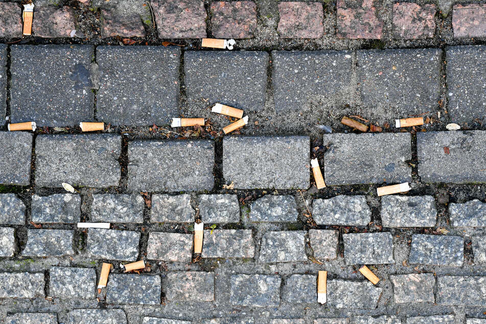Ein 19-Jähriger hatte in Erfurt einen Zigarettenstummel auf den Boden geworfen, dieser gefiel einem Unbekannten überhaupt nicht. (Symbolfoto)