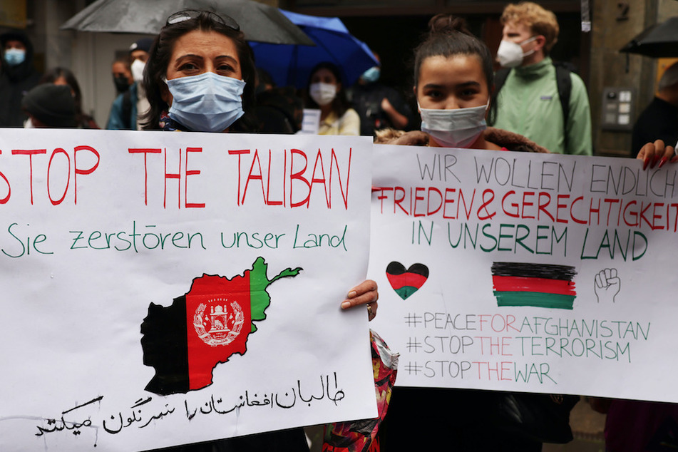 Menschen in Angst: Verzweifelte Forderungen bei Afghanistan-Demo in Köln