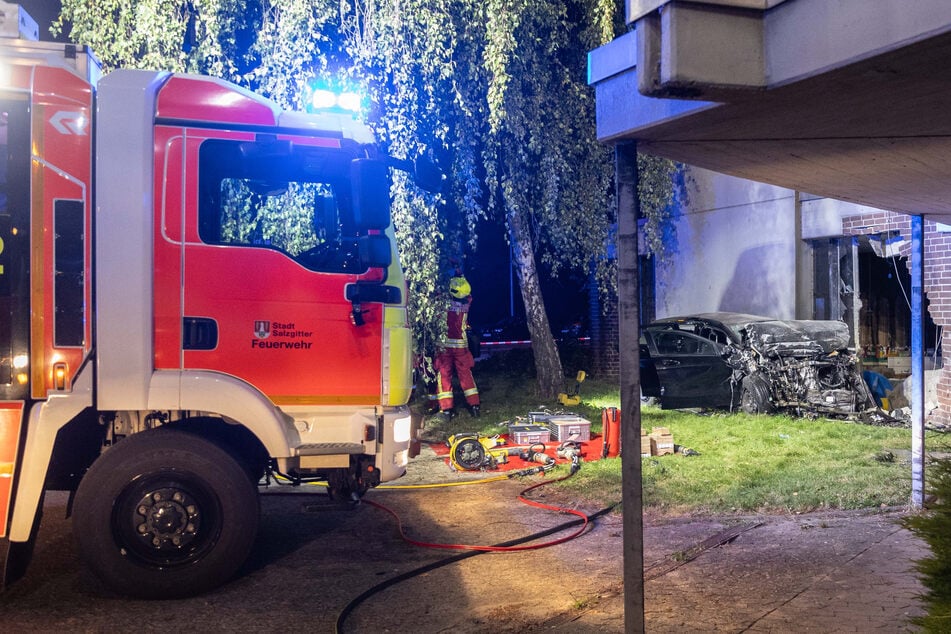 Auto kracht in Kindergarten: Fahrer stirbt noch an Unfallstelle!