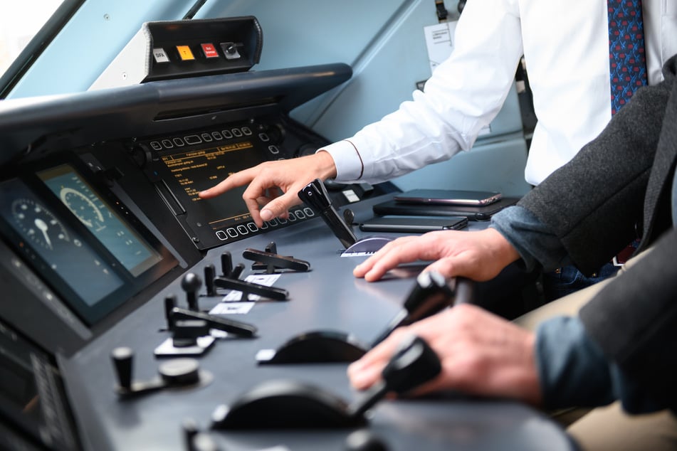 Am Samstag bietet die Deutsche Bahn in Magdeburg die seltene Gelegenheit, in den Führerstand einer Lok zu schauen. (Symbolbild)