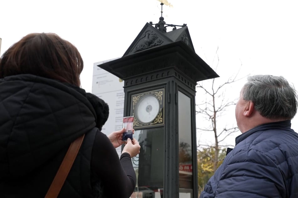 Die historische Annoncenuhr ist das Wahrzeichen der Stadt Werdau.