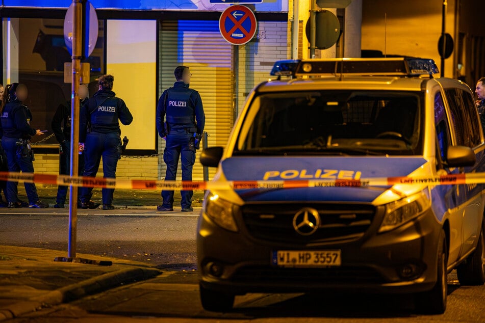 Sofort nach ihrem Eintreffen sperrte die Polizei den Tatort weiträumig ab.