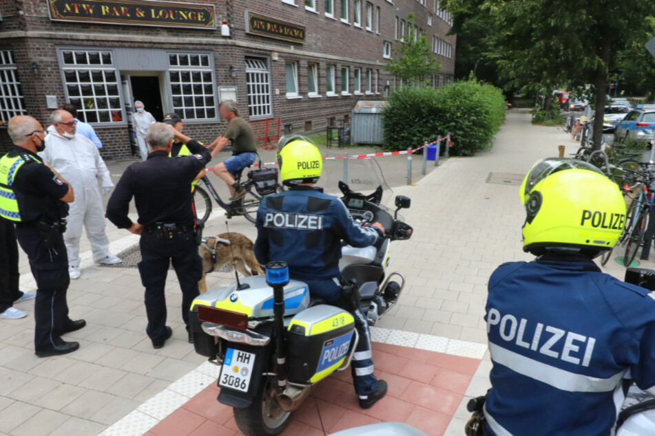 Auch ein Spürhund der Polizei kam zum Einsatz.