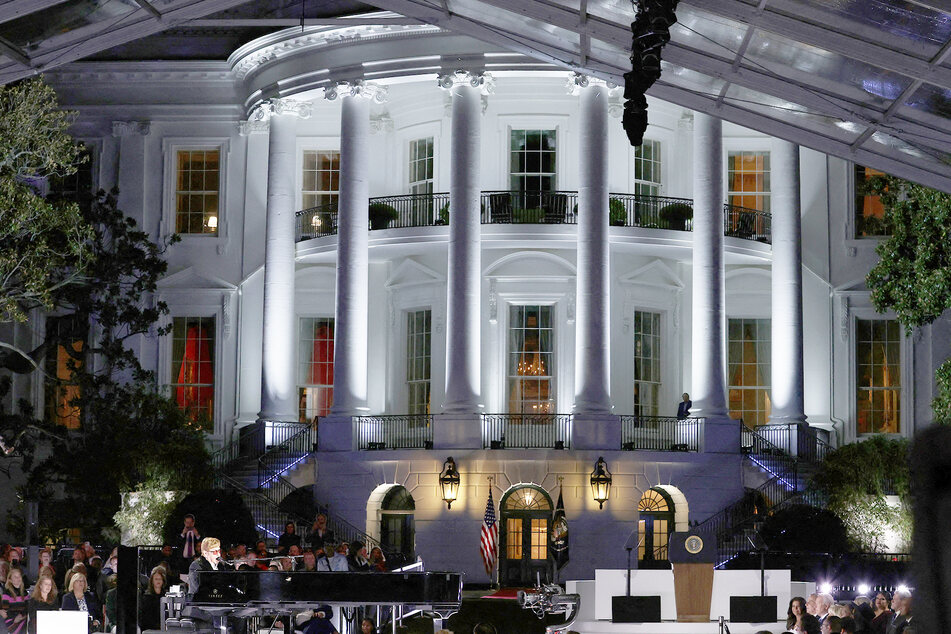 Vor dem Weißen Haus spielte Elton John (75) ein Konzert für 2000 Gäste.