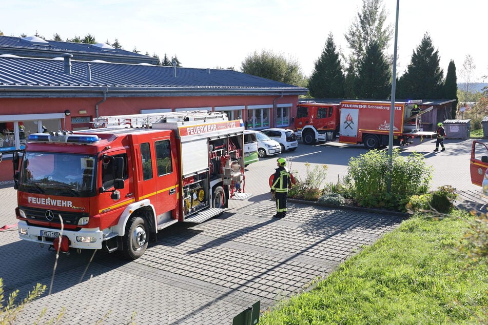 Die Schneeberger Feuerwehr musste am Sonntagmorgen einen Brand in einem Elektroverteilerraum löschen.