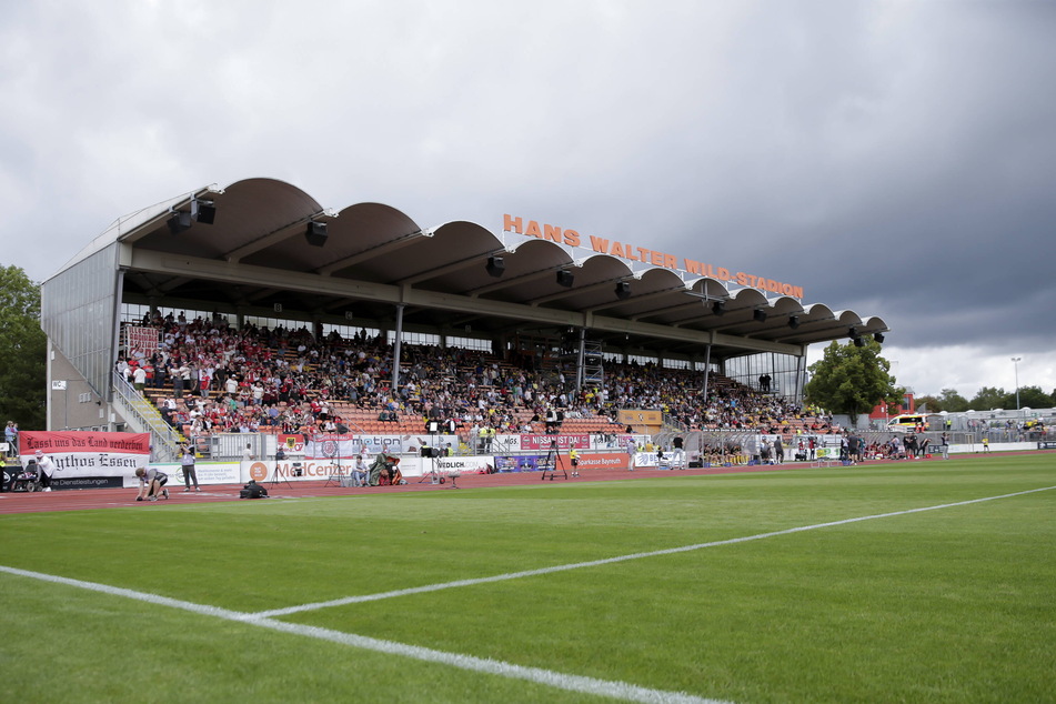 Das Hans-Walter-Wild-Stadion in Bayreuth steht erstmals auf der Landkarte der 3. Liga. 15.000 Zuschauer passen derzeit offiziell rein, mit 8000 rechnet der Gastgeber am Samstag. 3500 Dynamo-Anhänger werden mit dabei sein.
