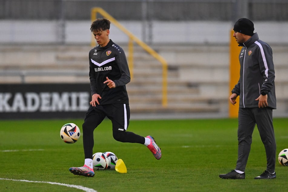 Jakob Zickler (19, l.) fiel fast die gesamte Hinrunde mit einer schweren Schulterverletzung aus. Bei der U23 von Borussia Mönchengladbach in der Regionalliga West könnte er nun wieder an Spielpraxis kommen.