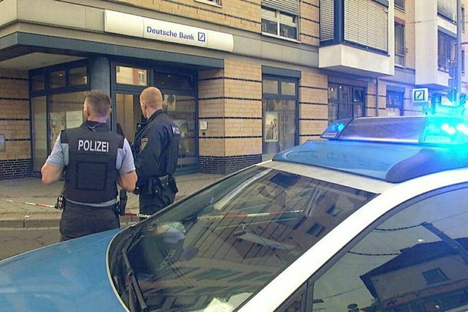 Fast 400.000 Euro Schaden, 110.190 Euro Beute: Am 29. Juni 2017 flog in dieser Leipziger Bankfiliale ein Geldautomat in die Luft. Ali H. soll ihn gesprengt haben.