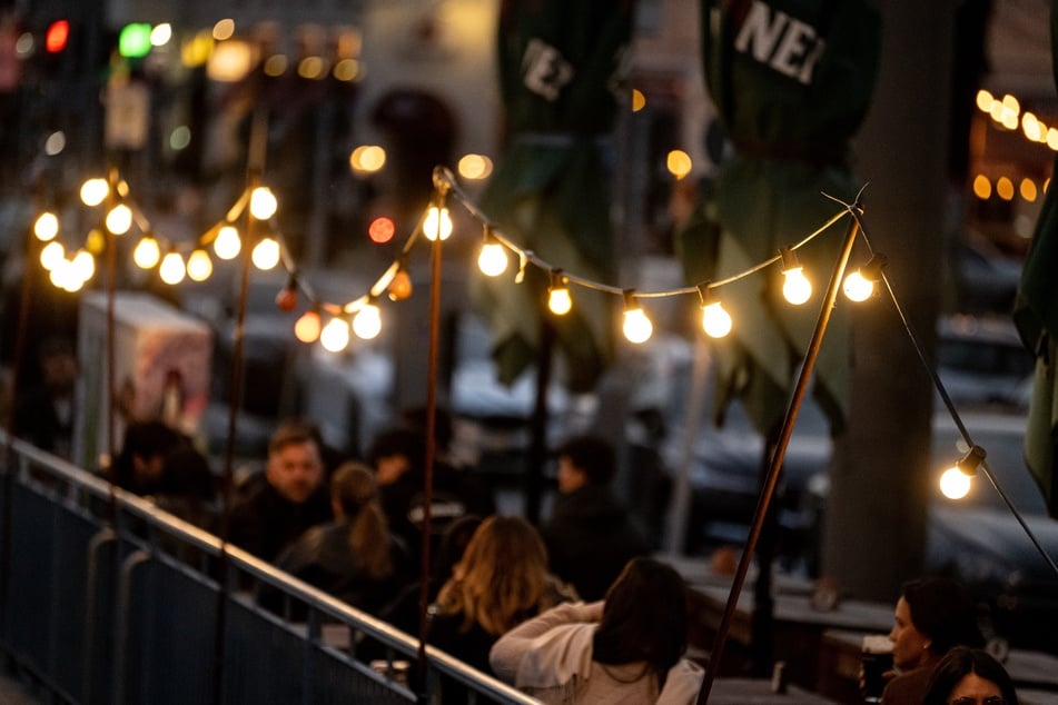 Berlin: Berlin lockert Gastro-Regeln: Mehr Freiheit für Restaurants, Bars und Cafés