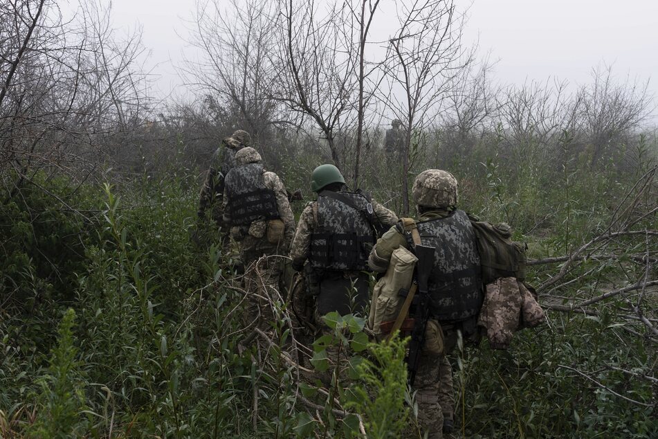Ukrainische Soldaten sind der Region Cherson schwerem Beschuss ausgesetzt.