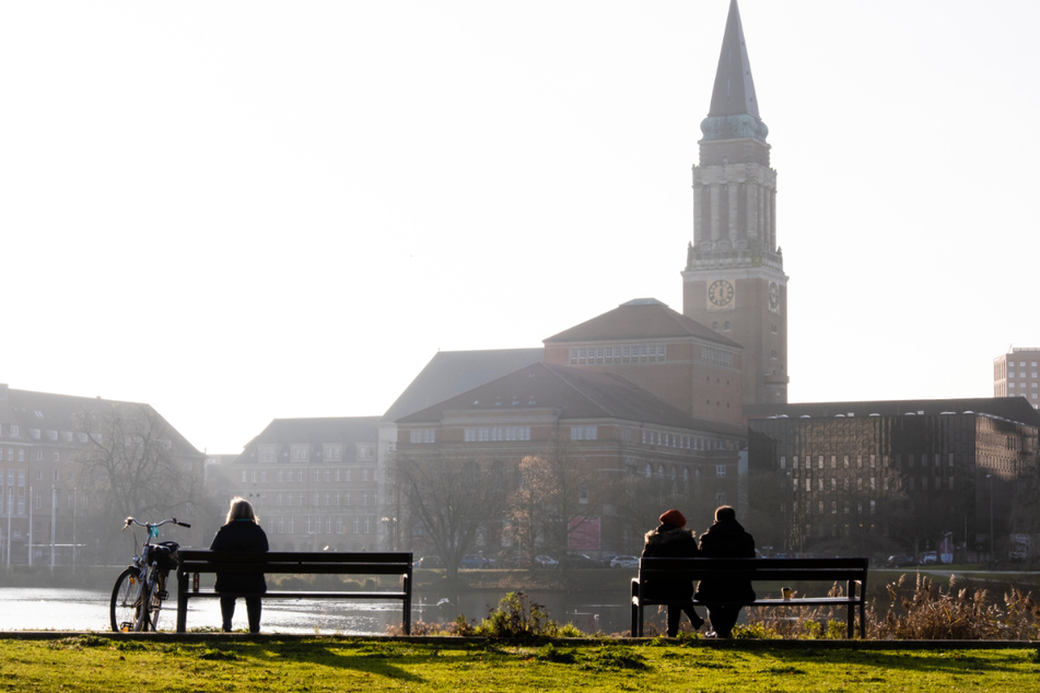 Die Sonne scheint über Kiel.