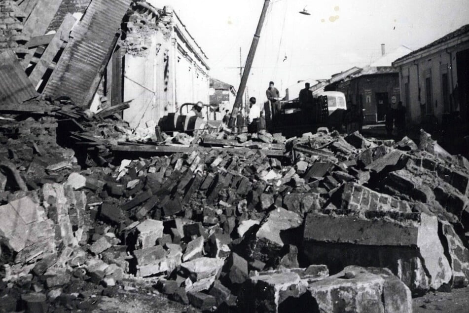 Das schlimmste Erdbeben des Jahrhunderts hatte Chile 1960 in Schutt und Asche gelegt. Die WM ließ man sich aber nicht wegnehmen.
