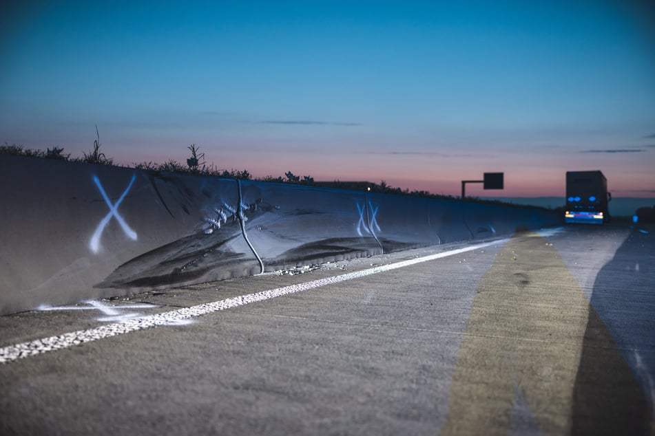 Der Lkw-Fahrer richtete einen erheblichen Schaden an.