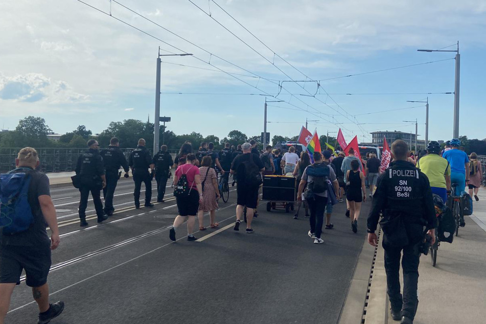 Damit sich Demo-Teilnehmer und "Querdenker" nicht in die Quere kommen, waren rund 270 Beamte vor Ort.