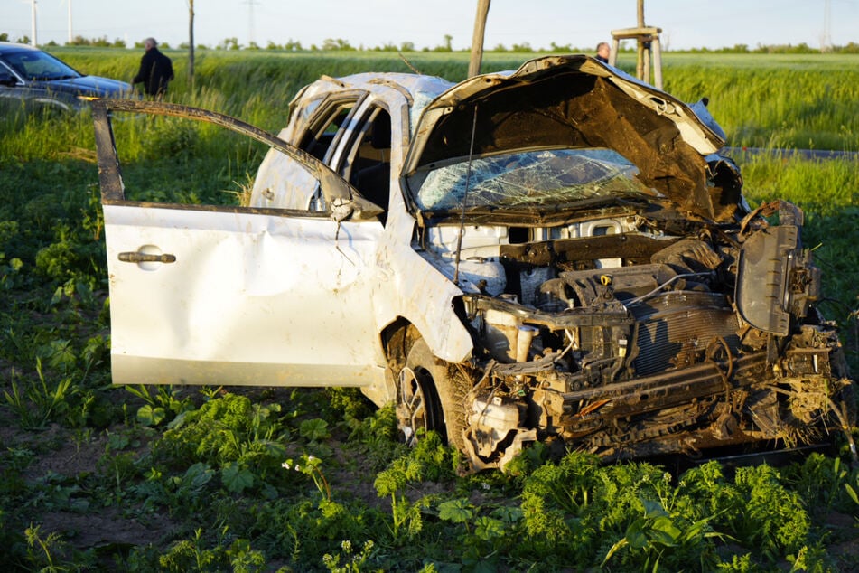 Hyundai überschlägt sich mehrfach: Zwei Teenager bei Unfall schwer verletzt