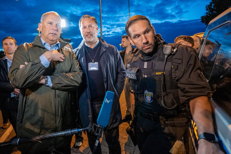 Hessens Innenminister Roman Poseck (56, CDU, l.) verschaffte sich bei dem groß angelegten Schlag gegen die Organisierte Kriminalität vor Ort einen persönlichen Blick.