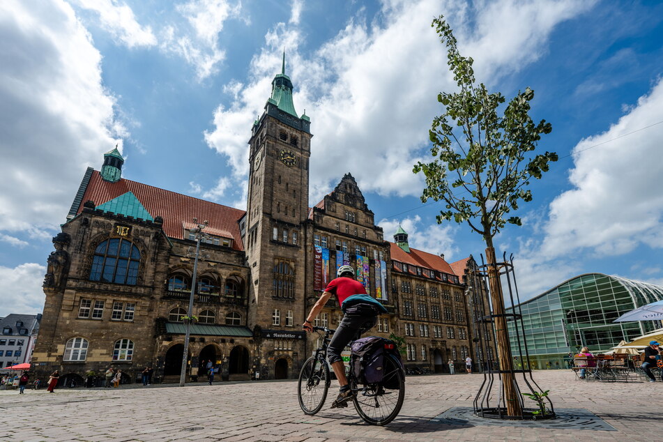 Im Rathaus steht der Stadthaushalt jetzt auf behördlich sicheren Füßen.