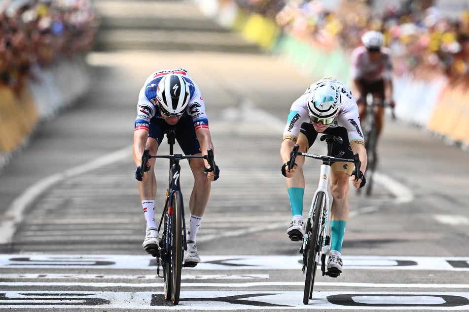 Ein absolutes Foto-Finish. Matej Mohorič (28, r.) siegte wenige Zentimeter vor Kasper Asgreen (28).