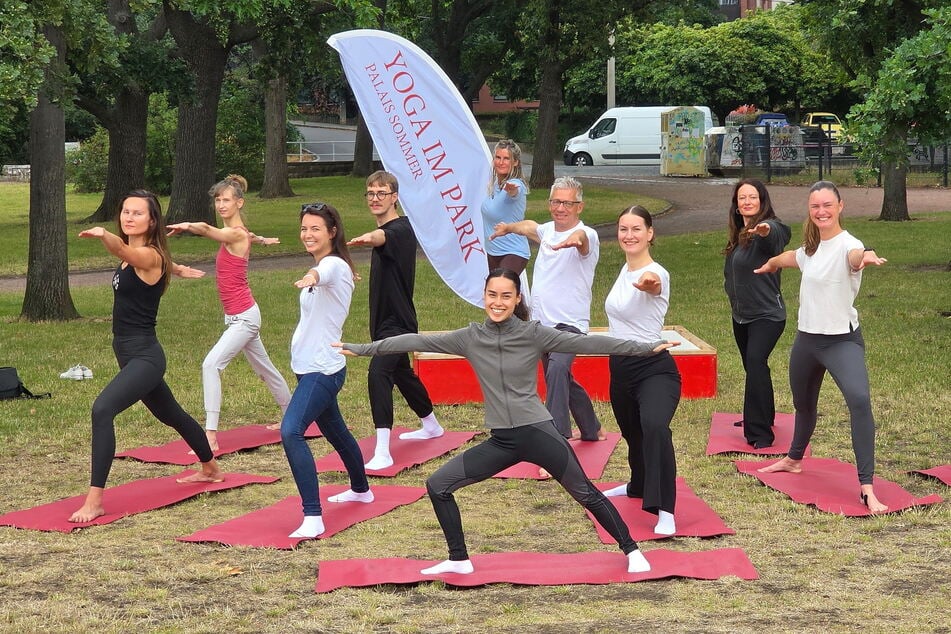 Ab Montag verwandelt sich der Alaunpark in ein Freiluft-Yoga-Studio.