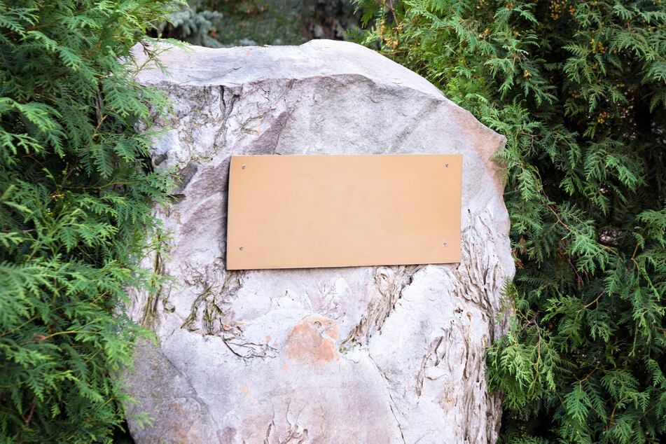 Die rund fünf Kilogramm schwere Messingplatte war ganze 23 Euro wert. (Symbolfoto)